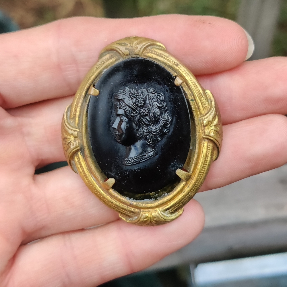 Antique Mourning? Cameo Brooch - Picture 2 of 8